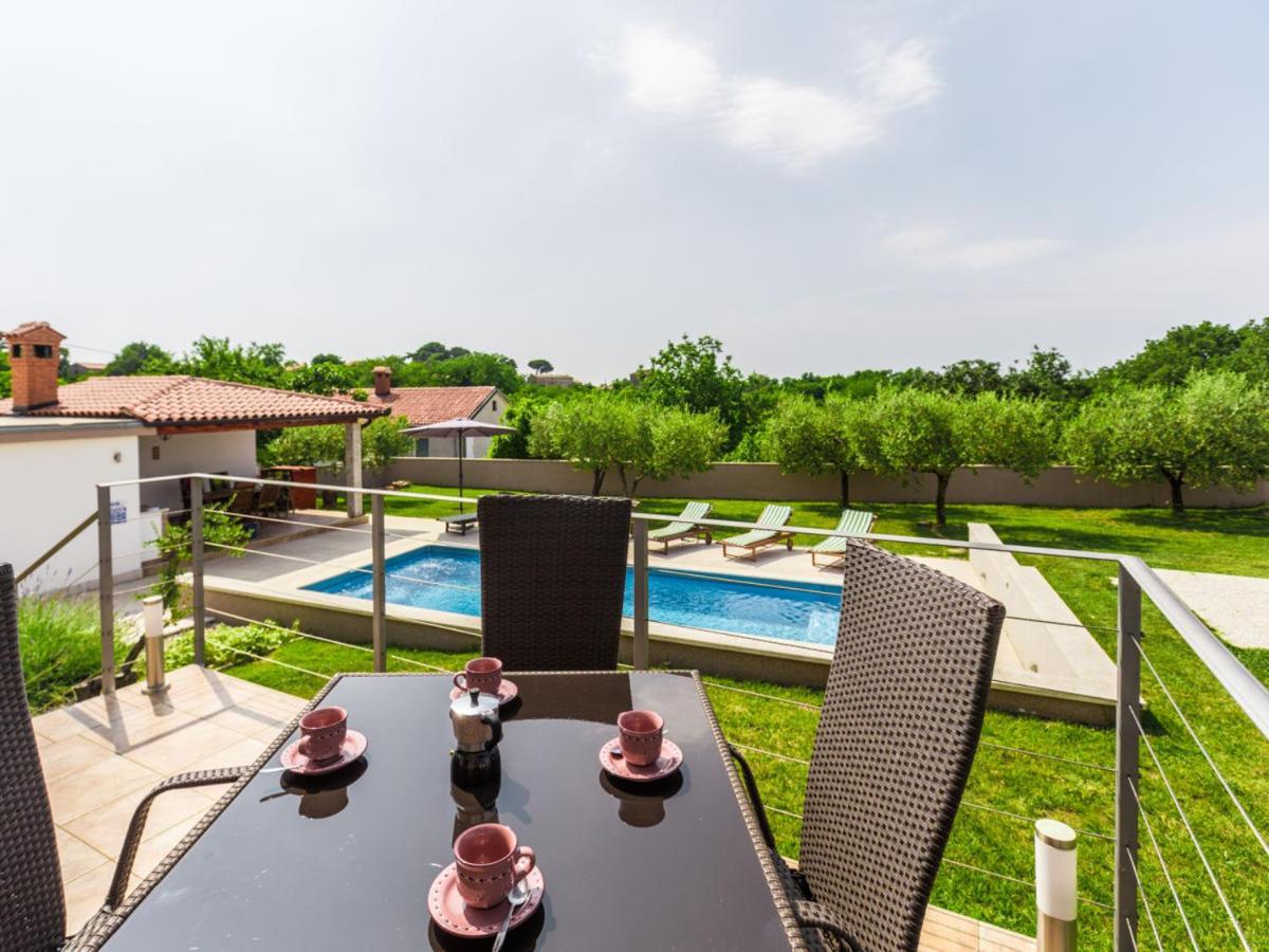 Villa Viktoria Poll&Garden View Kaštelir Zewnętrze zdjęcie