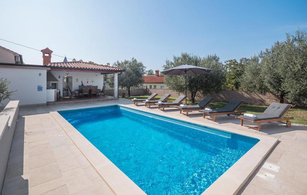 Villa Viktoria Poll&Garden View Kaštelir Zewnętrze zdjęcie