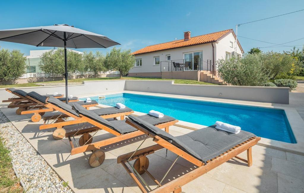 Villa Viktoria Poll&Garden View Kaštelir Zewnętrze zdjęcie
